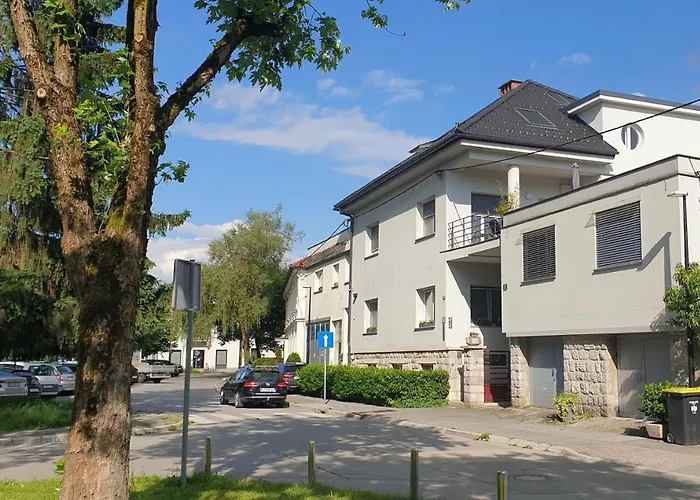 Relax & Enjoy شقة *